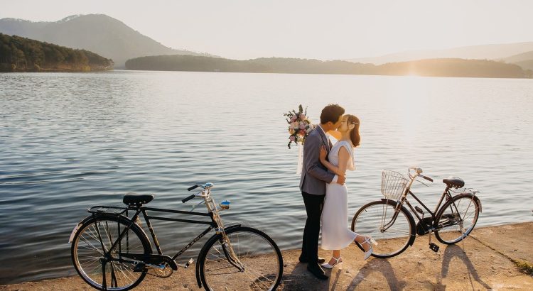 Couple Lovers Kiss Wedding Love  - Gia_Han_Yeu / Pixabay