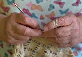 Crochet Craft Hands Senior  - lovini / Pixabay