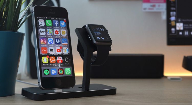 Dock Apple Watch Dock Iphone Dock  - Florian-Media / Pixabay