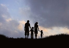 Family Silhouette Mother Father - AlemCoksa / Pixabay