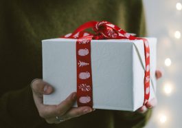 Gift Christmas Gift Surprise - ksyfffka07 / Pixabay