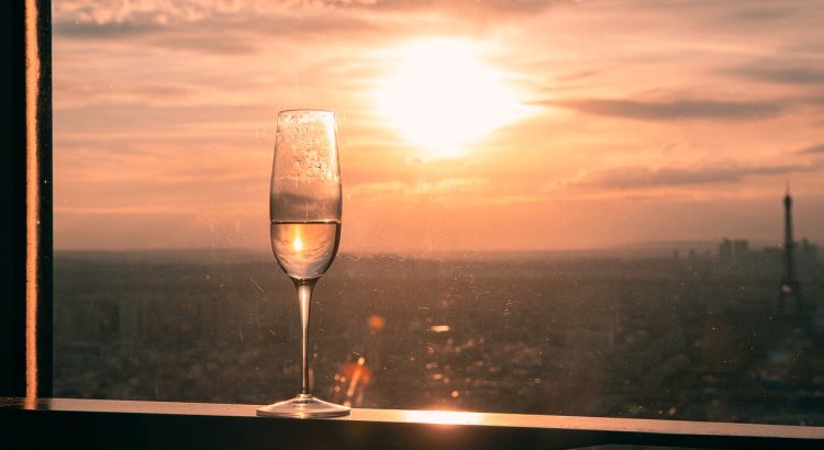 Glass Wine Windows Twilight Sun  - gdmoonkiller / Pixabay