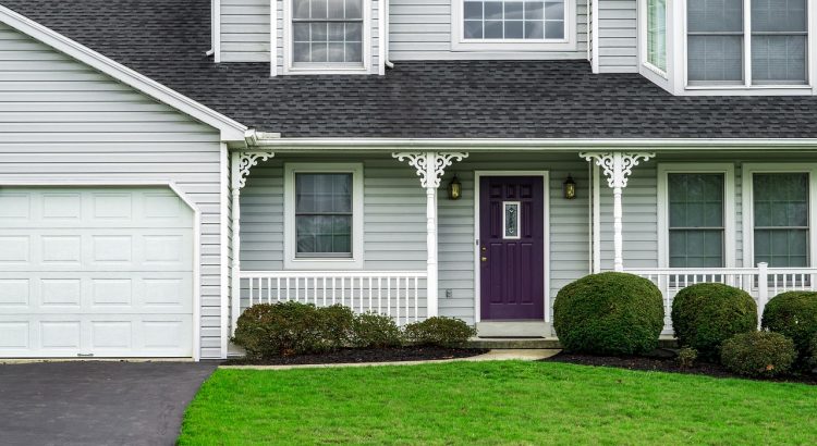 House Suburban House Purple Door  - jatocreate / Pixabay