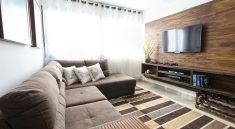 Luggage Sofa Home Apartment Tv  - andremergulhaum / Pixabay