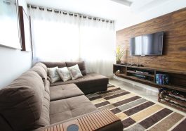 Luggage Sofa Home Apartment Tv  - andremergulhaum / Pixabay