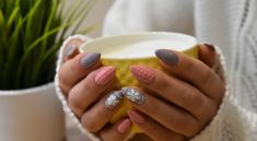 Nails Hands Cup Hold Holding  - Alehandra13 / Pixabay