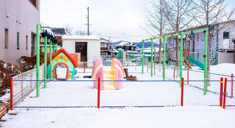 Playground Village Snow Winter Ice  - DoanKien / Pixabay