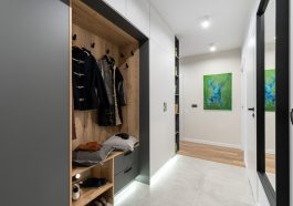 Wardrobe Mirror Corridor Clothes  - promofocus / Pixabay